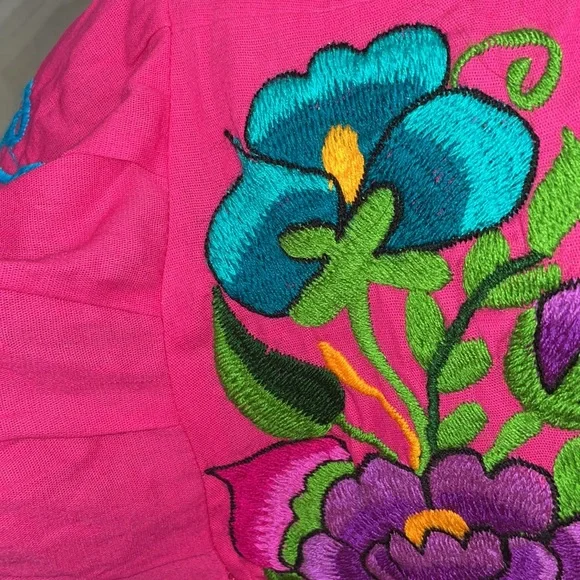 Beautiful Lovely top floral needed - Picture 3 of 10